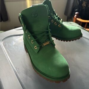 US 6.5, fits womens 8/8.5Green Timberland “50th Anniversary”